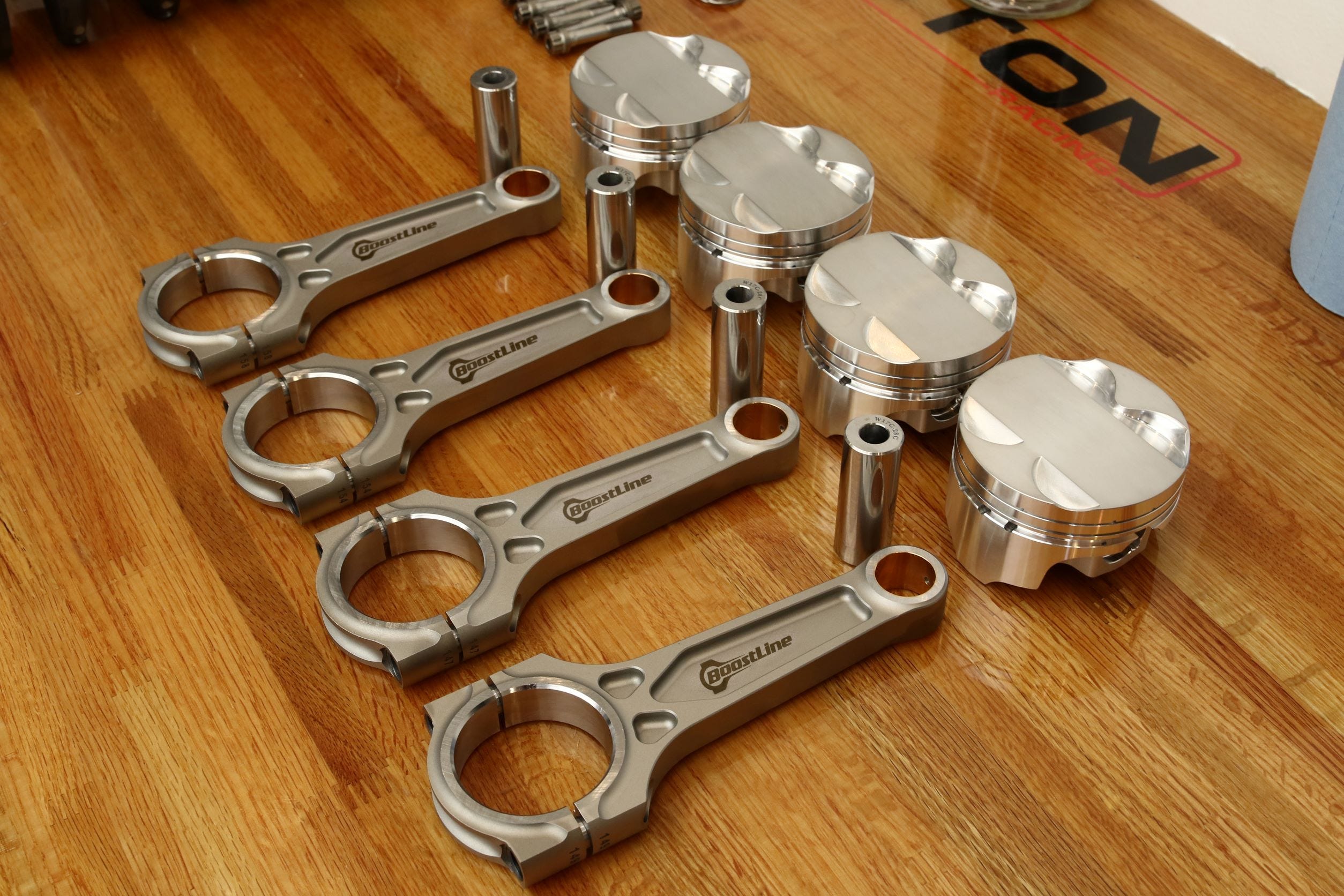 BoostLine connecting rods matched with Wiseco forged pistons